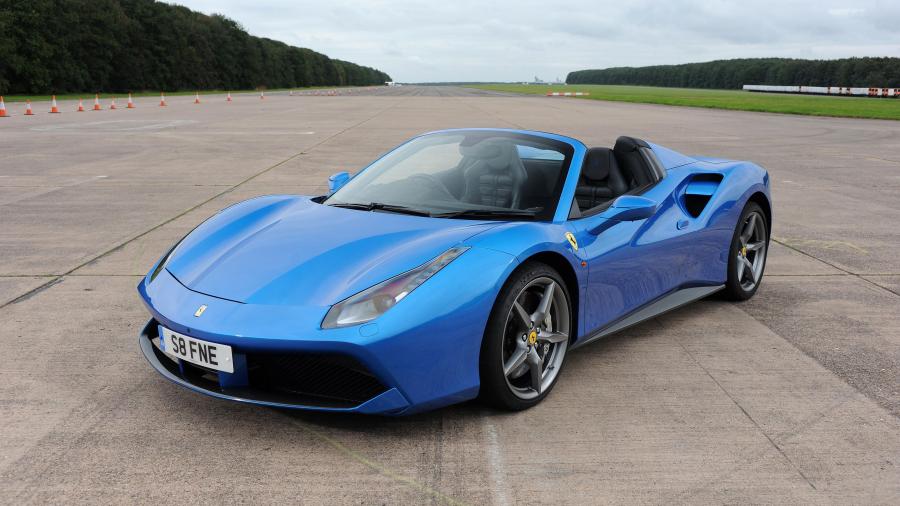 Ferrari 488 Spider 2016 года  (UK) (фото 21 из 28)